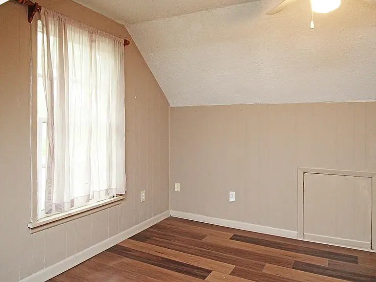 212 Goshen Ave — Photo 14