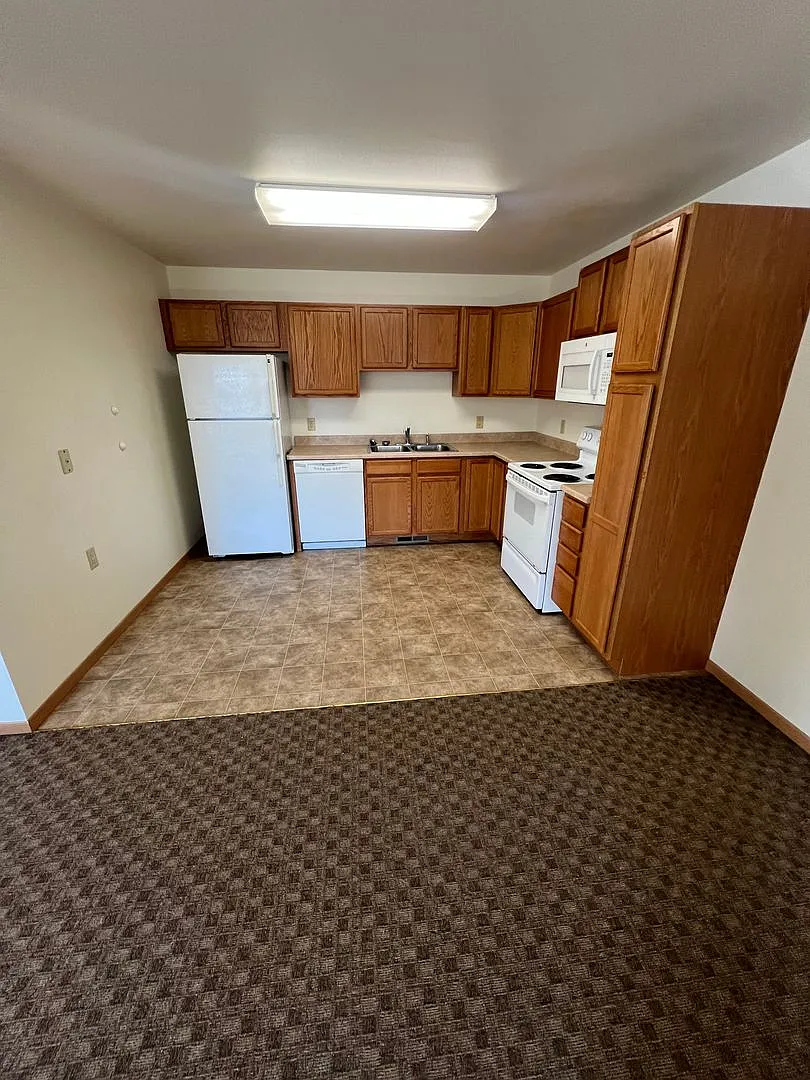 Lampe Estates 295 — Photo 1