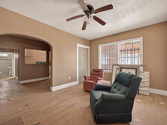 5th image of 4016 Woodleigh St