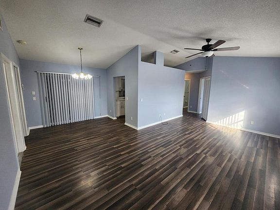 4th image of 4075 Abbotsford St