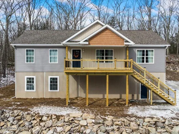 235 Water Forest Dr, Milford, PA 18337
