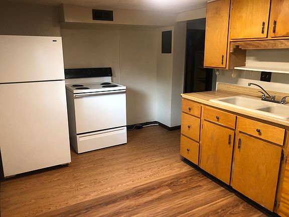3rd image of 383 NW Irving St