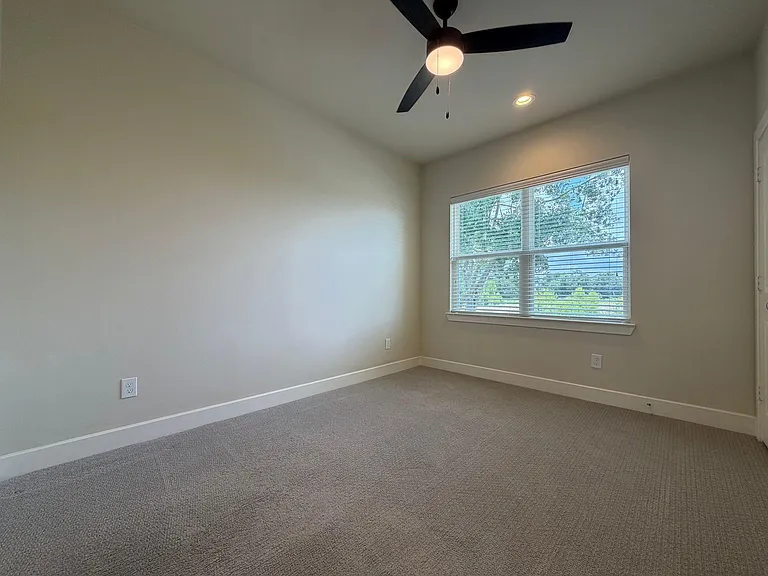 5915 Haring Ln — Photo 10