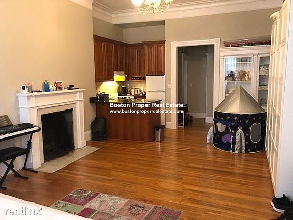 119 Commonwealth #8 Boston - Back Bay Unit Photo 3