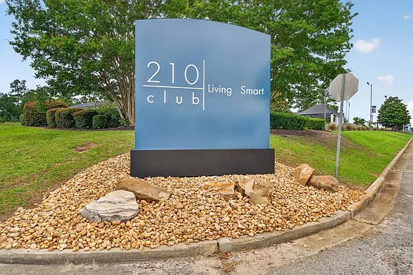 210 Club Apartments — Photo 2