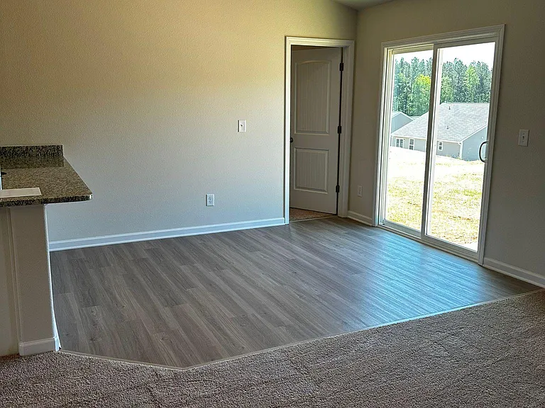 240 Harrow Ter — Photo 12