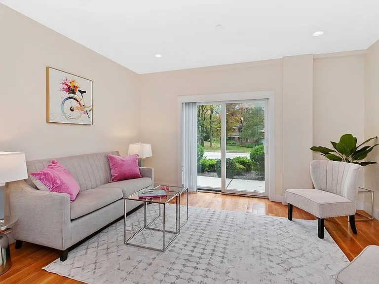 321 Hammond Pond Pkwy #106 — Photo 29