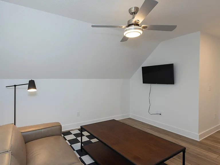 409 24th 1/2 St — Photo 34