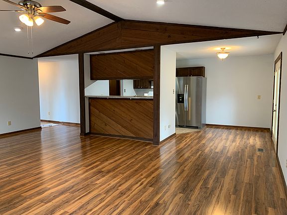 Family Room to Kitchen and Dining Area

Family room 20' X 18'
Dining 12' X 8'