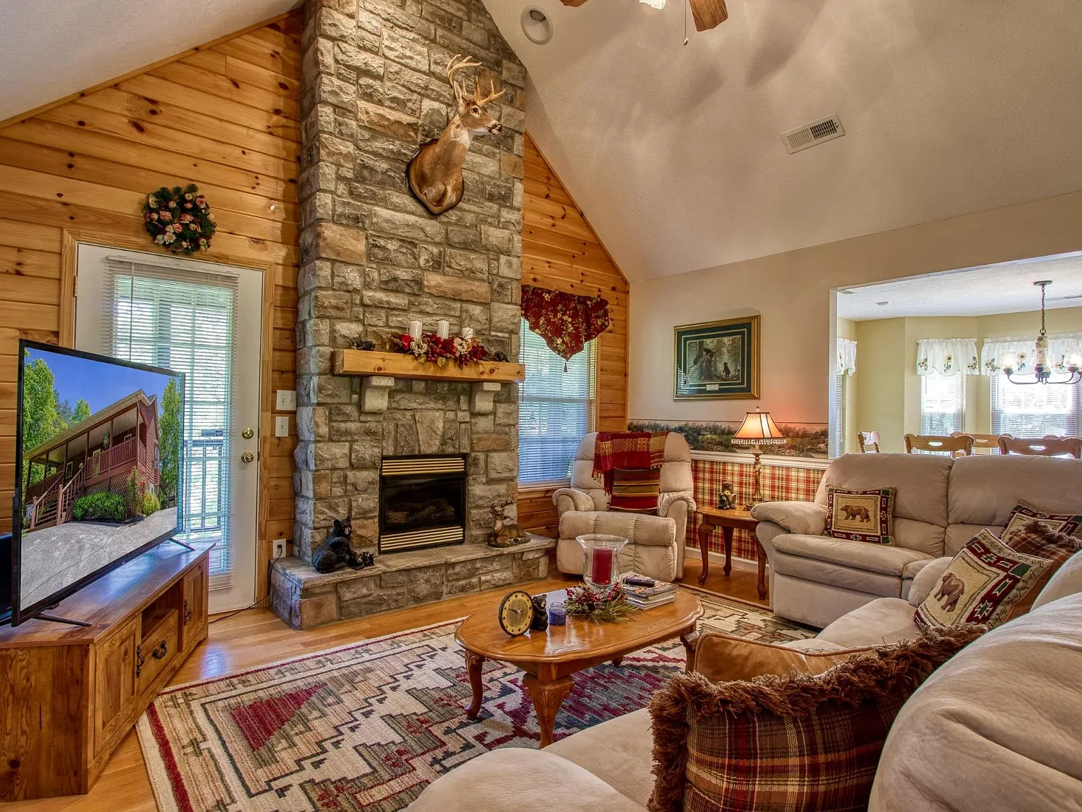 5 bed, 3.5 bath, 2000 sqft, $3,700 — Photo 1