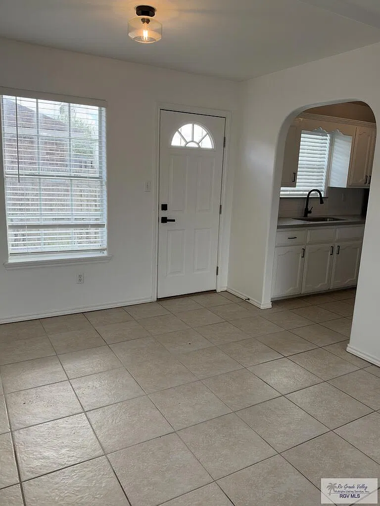 2 bed, 2.5 bath, 1155 sqft, $1,150 — Photo 3