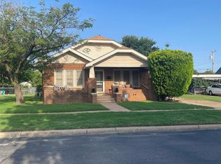 708 S 8th St, Clinton, OK 73601