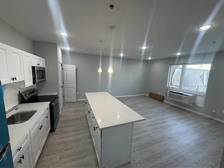 224 Graham Ave #204 — Photo 3