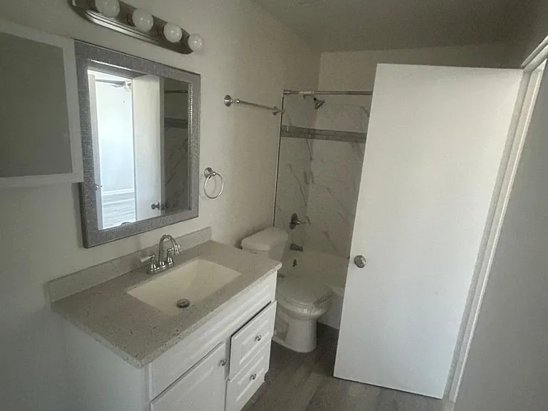 15050 Burbank Blvd — Photo 16