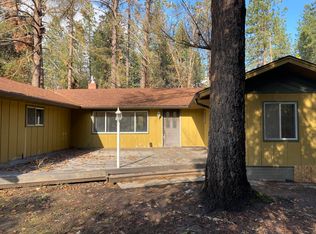 141 Moss Ln, Grants Pass, OR 97527