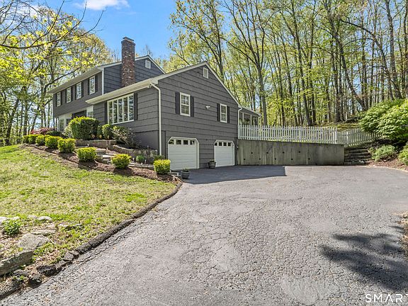 3rd image of 7 Arapaho Road