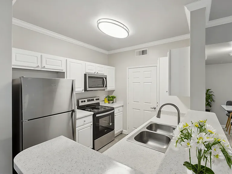 North Pointe Apartments — Photo 1