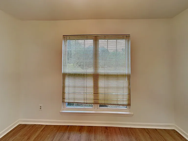4418 Englewood Rd — Photo 10
