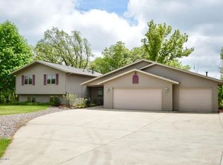 5484 Meadow Dr SE, Rochester, MN 55904