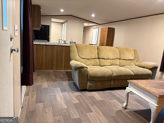 5th image of 24 Robin Ln E