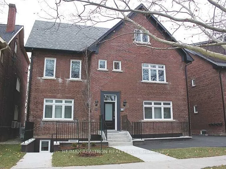 115 Chaplin Cres #2 — Photo 1