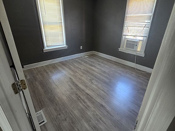 5th image of 670 Willey St