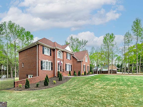 3rd image of 20 Allie Dr