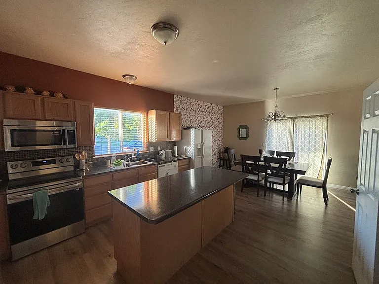 1123 S 1410 E — Photo 5