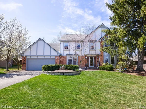 45584 Freemont Dr, Novi, MI 48374