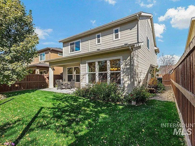 273 W Valentino St — Photo 6