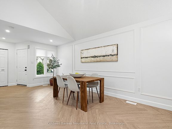 5th image of 20 Trailbrook Ln