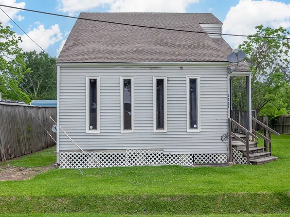 1704 Crockett St, Orange, TX 77630