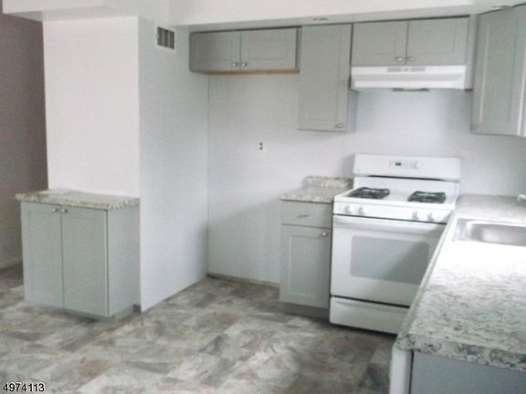 3rd image of 112 Ringwood Ave