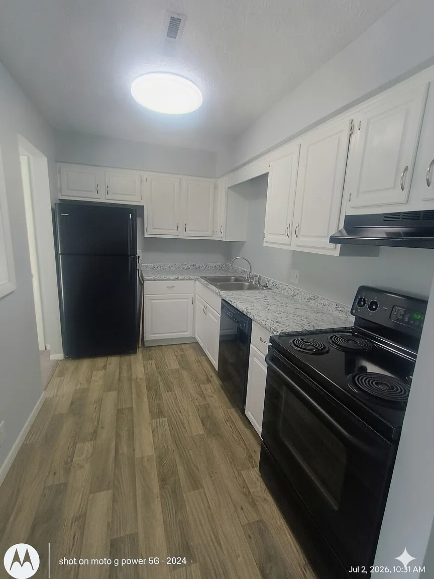 2 bed, 1.5 bath, 880 sqft, $925 — Photo 3