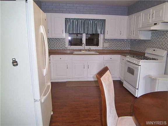 4th image of 8491 East Ave