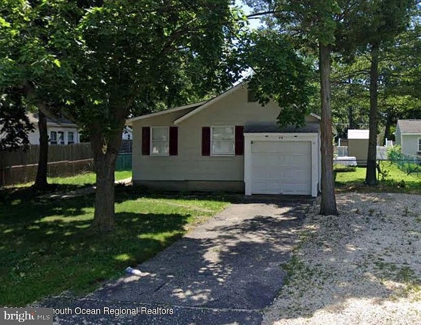 1st image of 949 Beachwood Blvd