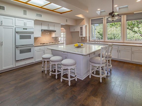 4th image of 25333 Irving Ln