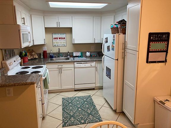 5th image of 211 Woodland Pkwy Unit 115