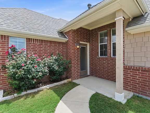4th image of 813 Blue Quail Dr