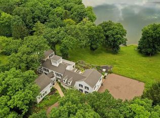 41 Hawthorne Ln, Barrington, IL 60010