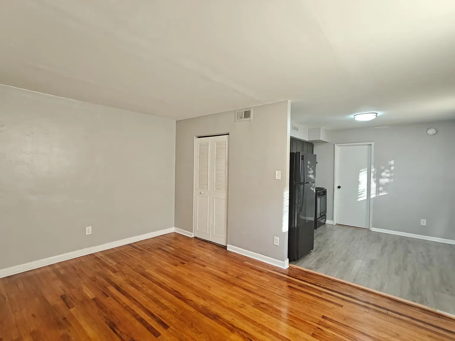 Beautiful Apartment Available Now! — Photo 3
