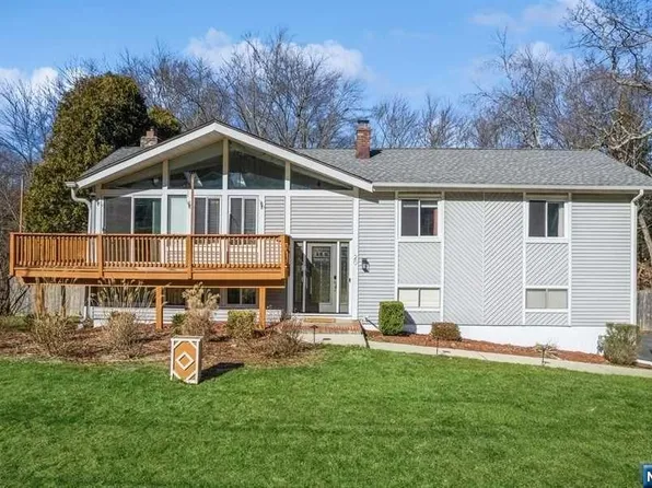 20 Clover Rd, West Milford, NJ 07480
