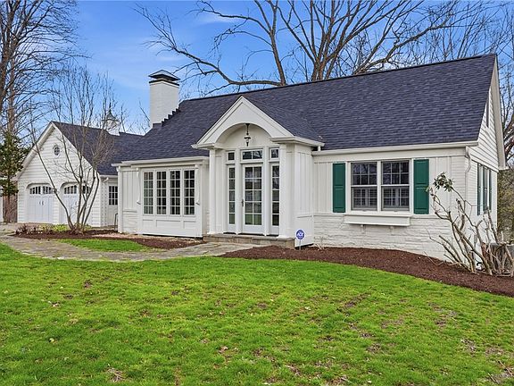 3rd image of 40 Oak Spring Dr