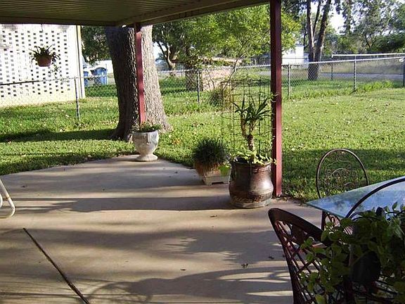 5th image of 323 Sagehill Dr
