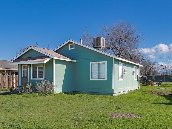 3rd image of 404 S Shasta Avenue