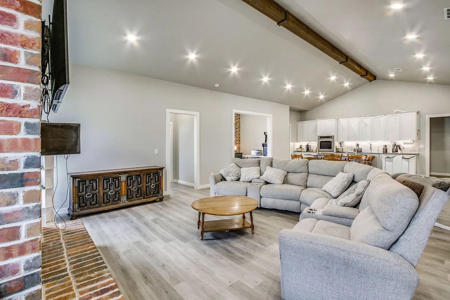 4 bed, 3.0 bath, 2690 sqft, $5,618 — Photo 4