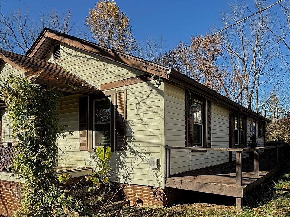 1st image of 54 Schoolhouse Dr