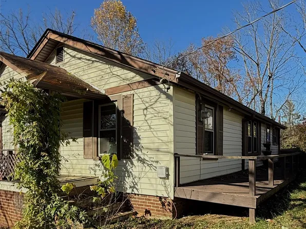 54 Schoolhouse Dr, Canton, NC 28716