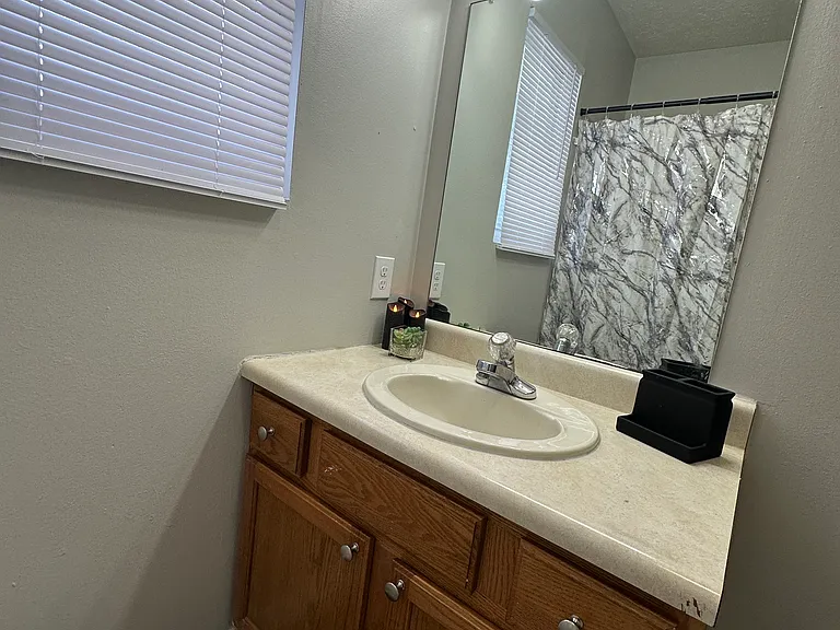 (3-Bedroom 1.5 Bath Unit) Full Bath - Freshly new paint, new plank floor