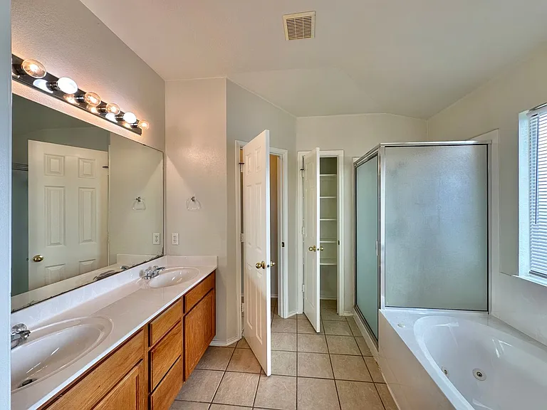 1806 Lobrecht Ct — Photo 22